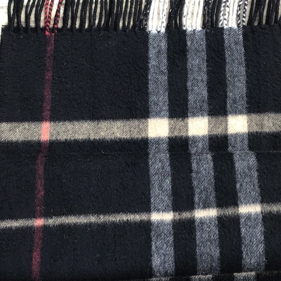 [SOLD] Burberry Classic Giant Check Cashmere Scarf - Picture 8 of 8